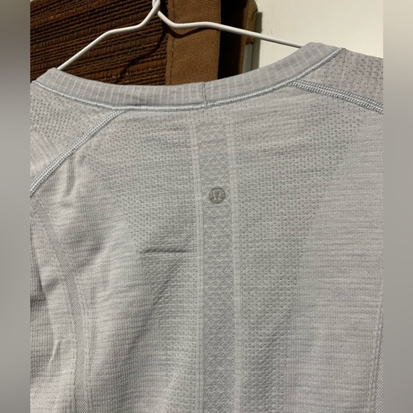2 Gray lululemon size 6 Swiftly tech long sleeve shirts in good used condition - Picture 6 of 6